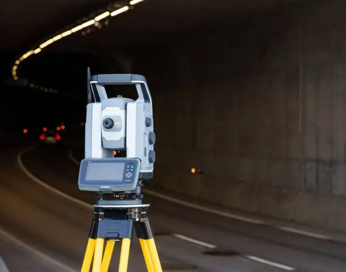 全站儀免棱鏡測量在隧道施工中的應(yīng)用與誤差分析